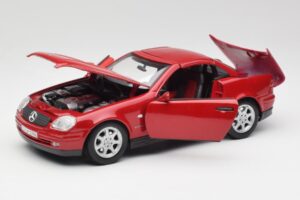 Mercedes SLK 230 R170 Piros Maisto 1:18 56023 Fém – 3. kép a 9-ből