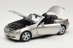 Mercedes SLK R171 Világos Bronz Metál Maisto 1:18 31674-R1 Fém – 2. kép a 8-ből