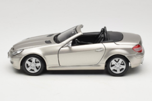 Mercedes SLK R171 Világos Bronz Metál Maisto 1:18 31674-R1 Fém – 4. kép a 8-ből