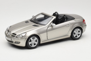 Mercedes SLK R171 Világos Bronz Metál Maisto 1:18 31674-R1 Fém