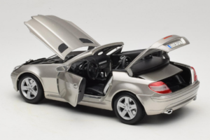 Mercedes SLK R171 Világos Bronz Metál Maisto 1:18 31674-R1 Fém – 5. kép a 8-ből