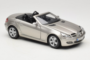 Mercedes SLK R171 Világos Bronz Metál Maisto 1:18 31674-R1 Fém – 6. kép a 8-ből