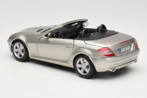 Mercedes SLK R171 Világos Bronz Metál Maisto 1:18 31674-R1 Fém – 7. kép a 8-ből