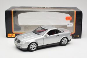Mercedes SLK R170 Roadster Ezüst Maisto 1:18 31674 Fém – 2. kép a 9-ből