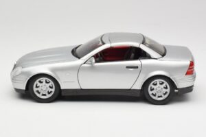 Mercedes SLK R170 Roadster Ezüst Maisto 1:18 31674 Fém – 3. kép a 9-ből