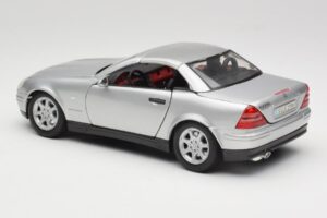 Mercedes SLK R170 Roadster Ezüst Maisto 1:18 31674 Fém – 4. kép a 9-ből