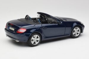 Mercedes SLK R171 Kék Maisto 1:18 B66962190 Fém – 3. kép a 8-ből