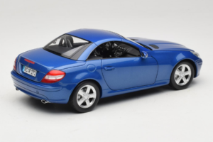 Mercedes SLK R171 Blue Metallic Minichamps 1:18 100033131 Fém – 4. kép a 11-ből