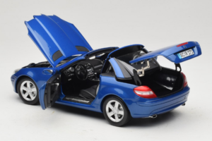 Mercedes SLK R171 Blue Metallic Minichamps 1:18 100033131 Fém – 6. kép a 11-ből