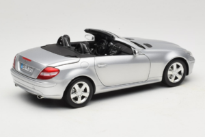 Mercedes SLK R171 Ezüst Minichamps 1:18 B66962318 Fém – 3. kép a 9-ből