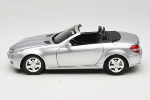 Mercedes SLK R171 Ezüst Minichamps 1:18 B66962318 Fém – 4. kép a 9-ből