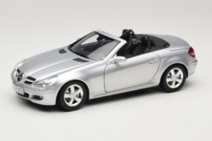 Mercedes SLK R171 Ezüst Minichamps 1:18 B66962318 Fém