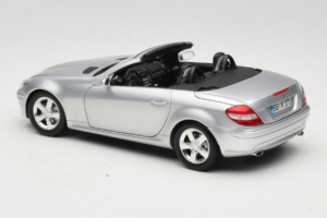 Mercedes SLK R171 Ezüst Minichamps 1:18 B66962318 Fém – 8. kép a 9-ből