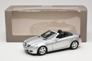 Mercedes SLK R171 Ezüst Minichamps 1:18 B66962318 Fém – 9. kép a 9-ből