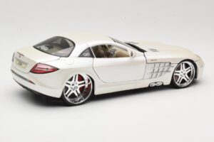 Mercedes SLR McLaren C199 Fehér Maisto 1:18 31068 Fém – 3. kép a 8-ből