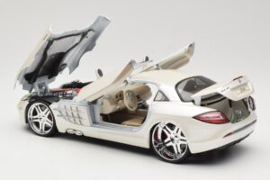 Mercedes SLR McLaren C199 Fehér Maisto 1:18 31068 Fém – 5. kép a 8-ből