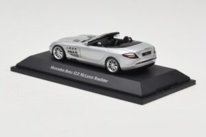 Mercedes SLR McLaren Roadster Crystal Laurit Silver Minichamps 1:43 B66961005 Fém – 3. kép a 4-ből