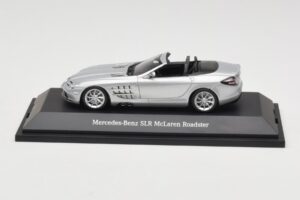 Mercedes SLR McLaren Roadster Crystal Laurit Silver Minichamps 1:43 B66961005 Fém
