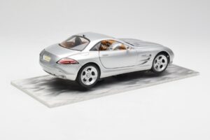 Mercedes SLR Vision Ezüst Limitált Kiadás Alumínium Talppal Bburago 1:18 B66962102 Fém – 3. kép a 8-ből