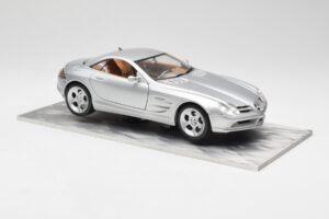 Mercedes SLR Vision Ezüst Limitált Kiadás Alumínium Talppal Bburago 1:18 B66962102 Fém – 6. kép a 8-ből