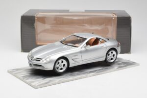 Mercedes SLR Vision Ezüst Limitált Kiadás Alumínium Talppal Bburago 1:18 B66962102 Fém – 8. kép a 8-ből