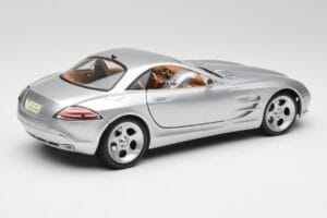 Mercedes SLR Vision Liquid Ezüst Maisto 1:18 B66962101 Fém – 3. kép a 8-ből