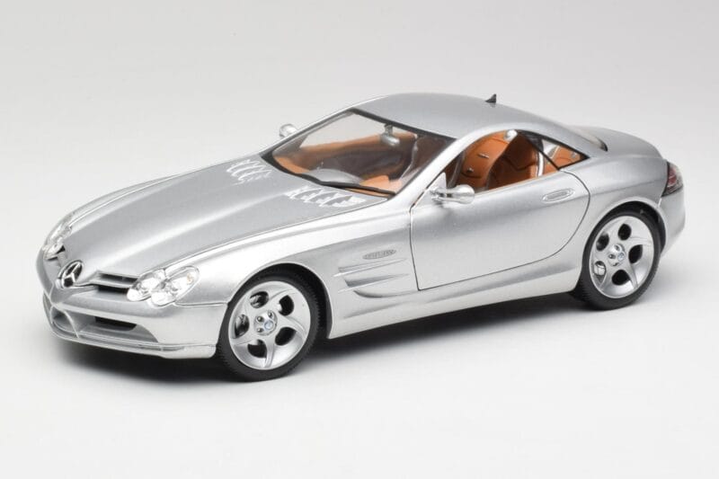 Mercedes SLR Vision Liquid Ezüst Maisto 1:18 B66962101 Fém