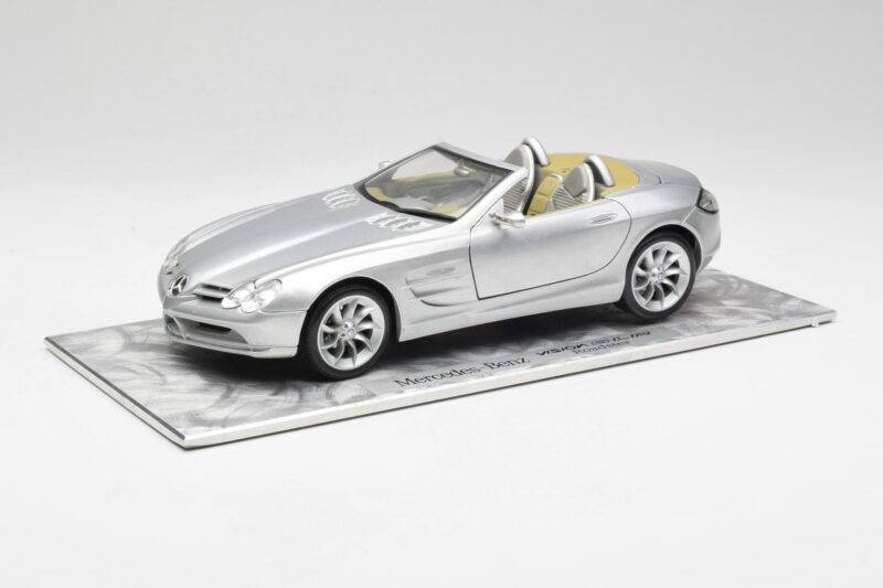 Mercedes SLR Vision Roadster Liquid Ezüst Maisto 1:18 B66963208 Fém