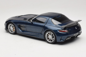 Mercedes SLS AMG Black Series Daytona Blue Metallic Minichamps 1:18 110033026 Fém – 7. kép a 8-ből