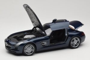 Mercedes SLS AMG C197 Blue Metallic Minichamps 1:18 100039021 Fém – 2. kép a 8-ből