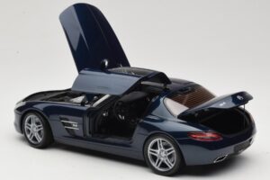 Mercedes SLS AMG C197 Blue Metallic Minichamps 1:18 100039021 Fém – 5. kép a 8-ből