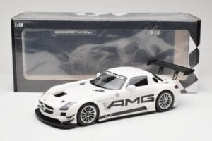 Mercedes AMG SLS C197 GT3 Street Fehér Minichamps 1:18 151123107 Fém – 6. kép a 6-ből