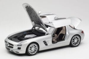 Mercedes SLS AMG C197 Iridium Ezüst Minichamps 1:18 100039026 Fém – 2. kép a 8-ből