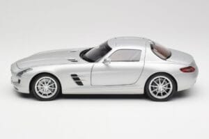 Mercedes SLS AMG C197 Iridium Ezüst Minichamps 1:18 100039026 Fém – 4. kép a 8-ből