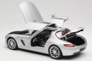 Mercedes SLS AMG C197 Iridium Ezüst Minichamps 1:18 100039026 Fém – 5. kép a 8-ből
