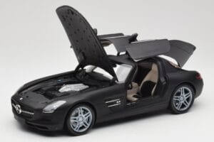 Mercedes SLS AMG C197 Matte Black Minichamps 1:18 100039027 Fém – 2. kép a 8-ből
