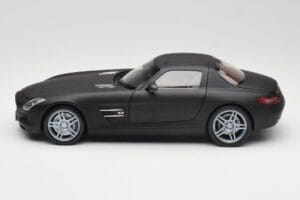 Mercedes SLS AMG C197 Matte Black Minichamps 1:18 100039027 Fém – 4. kép a 8-ből