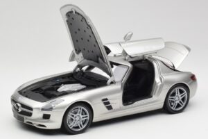 Mercedes SLS AMG C197 Matt Ezüst Minichamps 1:18 100039029 Fém – 2. kép a 8-ből