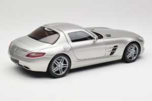Mercedes SLS AMG C197 Matt Ezüst Minichamps 1:18 100039029 Fém – 3. kép a 8-ből