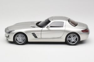 Mercedes SLS AMG C197 Matt Ezüst Minichamps 1:18 100039029 Fém – 4. kép a 8-ből