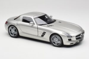 Mercedes SLS AMG C197 Matt Ezüst Minichamps 1:18 100039029 Fém – 6. kép a 8-ből