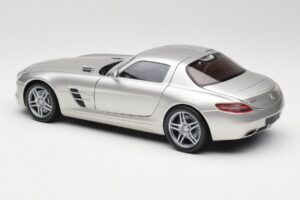 Mercedes SLS AMG C197 Matt Ezüst Minichamps 1:18 100039029 Fém – 7. kép a 8-ből
