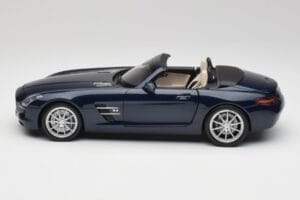 Mercedes SLS AMG R197 Roadster South Seas Kék Minichamps 1:18 100039031 Fém – 4. kép a 8-ből