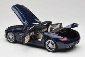 Mercedes SLS AMG R197 Roadster South Seas Kék Minichamps 1:18 100039031 Fém – 5. kép a 8-ből
