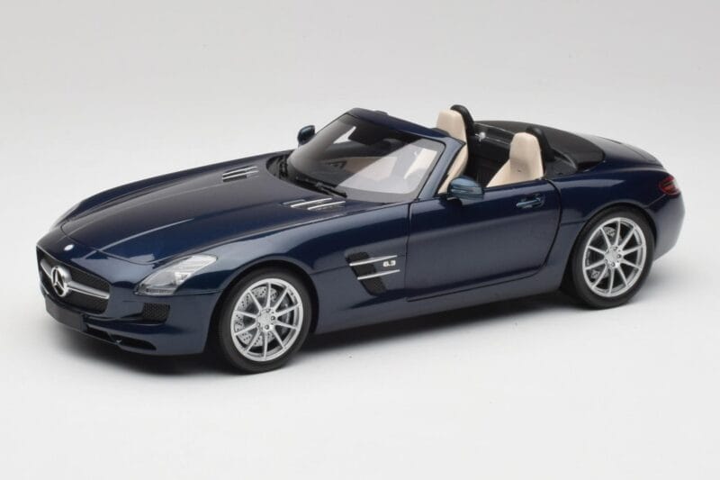 Mercedes SLS AMG R197 Roadster South Seas Kék Minichamps 1:18 100039031 Fém