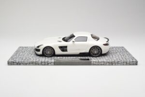 Mercedes Brabus SLS AMG 700 Biturbo Pearl Fehér Minichamps 1:18 107032020 Fém – 3. kép a 6-ből