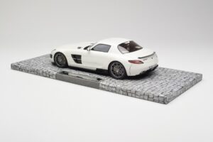 Mercedes Brabus SLS AMG 700 Biturbo Pearl Fehér Minichamps 1:18 107032020 Fém – 5. kép a 6-ből