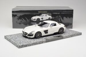 Mercedes Brabus SLS AMG 700 Biturbo Pearl Fehér Minichamps 1:18 107032020 Fém – 6. kép a 6-ből