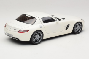 Mercedes SLS AMG Designo Mystic White Museum Edition Minichamps 1:18 B66055551 Fém – 3. kép a 8-ből