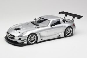 Mercedes SLS AMG GT3 C197 Street Ezüst Minichamps 1:18 151113100 Fém